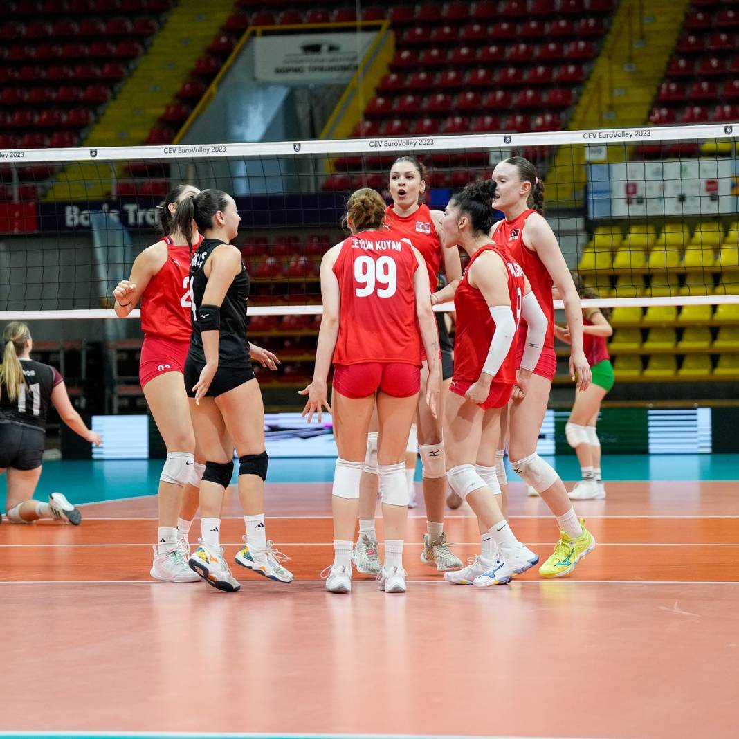 Harikasınız kızlar: Milli takım finalde 1